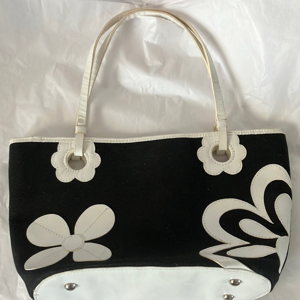 White house, black purse